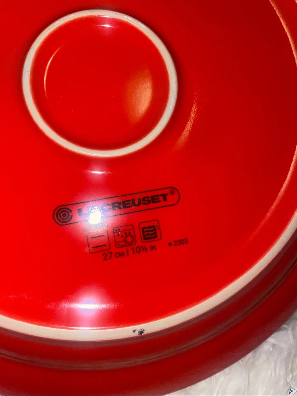 BNWT 2pc Le Creuset Red Cerise Glazed Dinner Plate with 3 embossed rim, size 27c